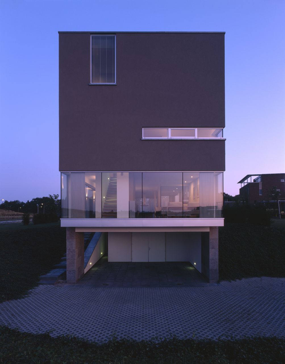 moderne villa architectuur verticale woning nederland limburg engelman architecten 