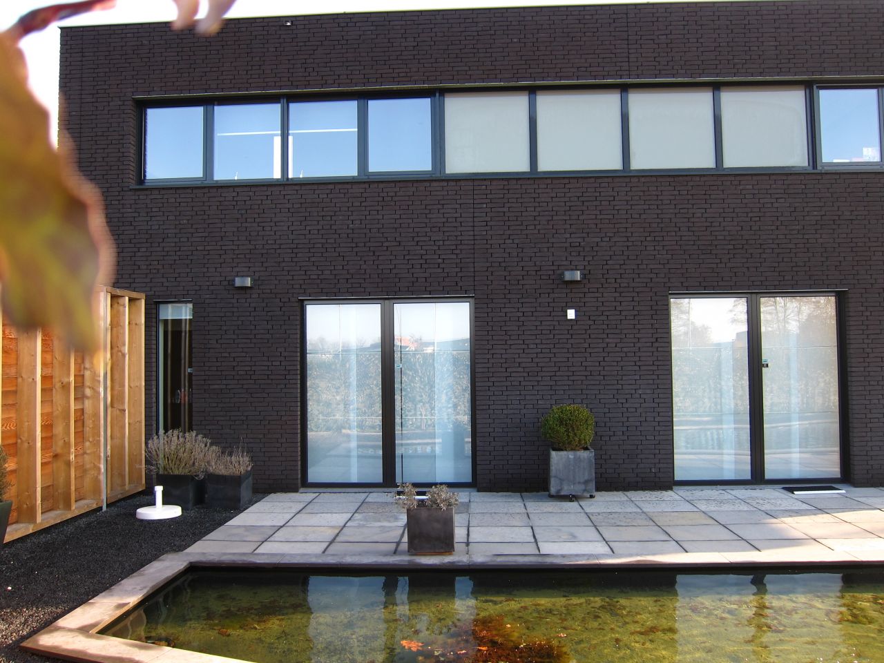 moderne villa architectuur ruim efficiënt woonhuis nederland limburg engelman architecten 